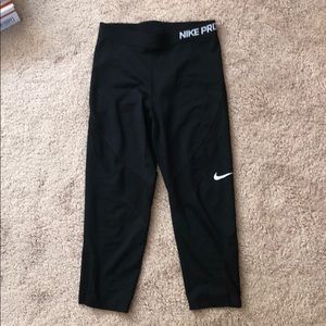 3/4 Nike pro leggings with mesh panels